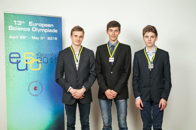 Junioru universitātes dalībnieki no EUSO 2015 pārved sudrabu un bronzu