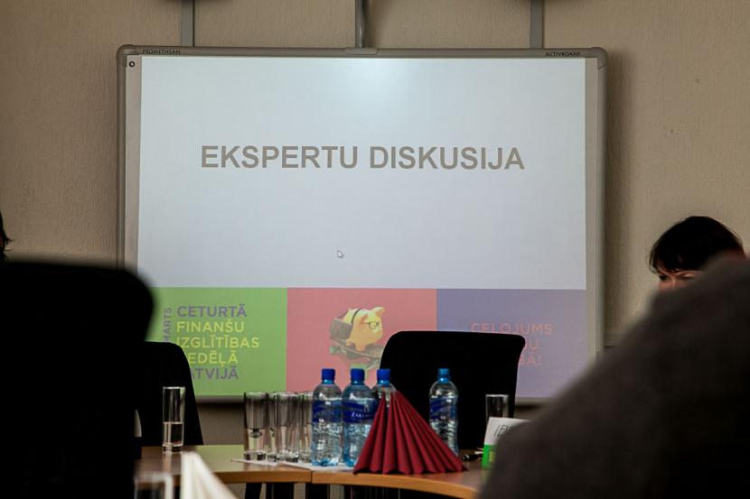Ekspertu diskusija par finanšu pratību Jelgavā